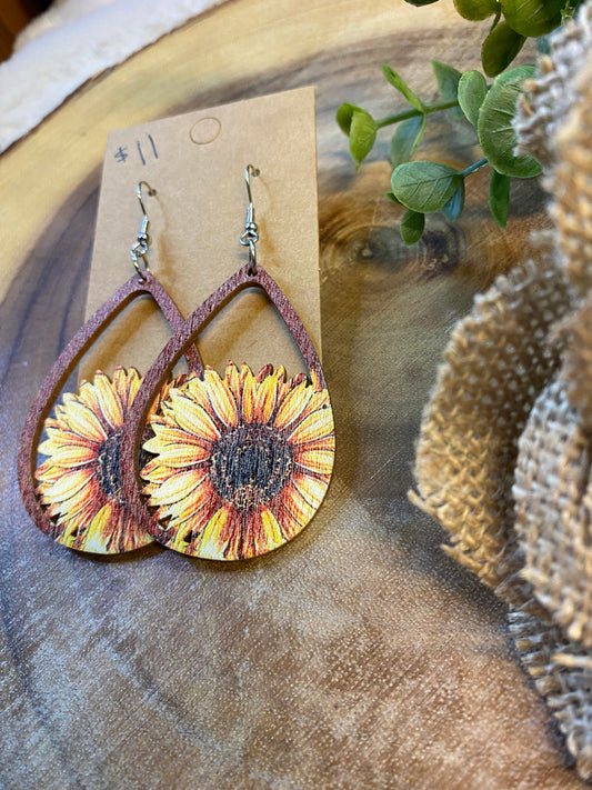 Wood sunflower teardrop