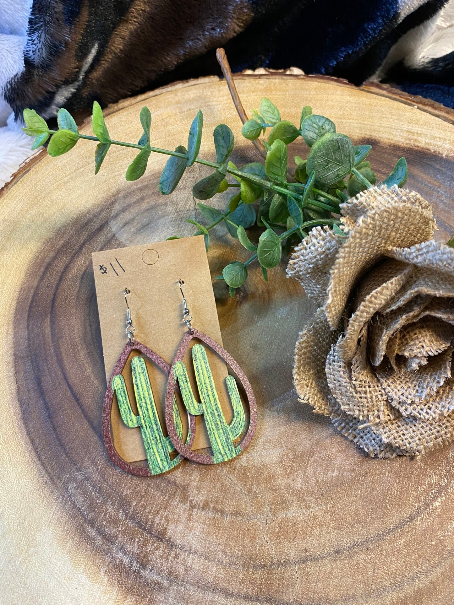 Cactus Wood hollow cut out teardrop